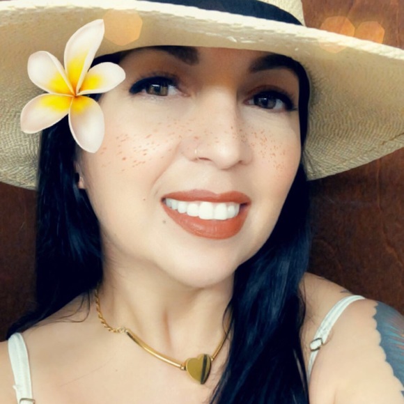 Meet your Posher, Edith - Picture 1 of 2